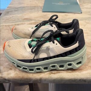 Wmns On Cloudmonster Undyed Creek size 6